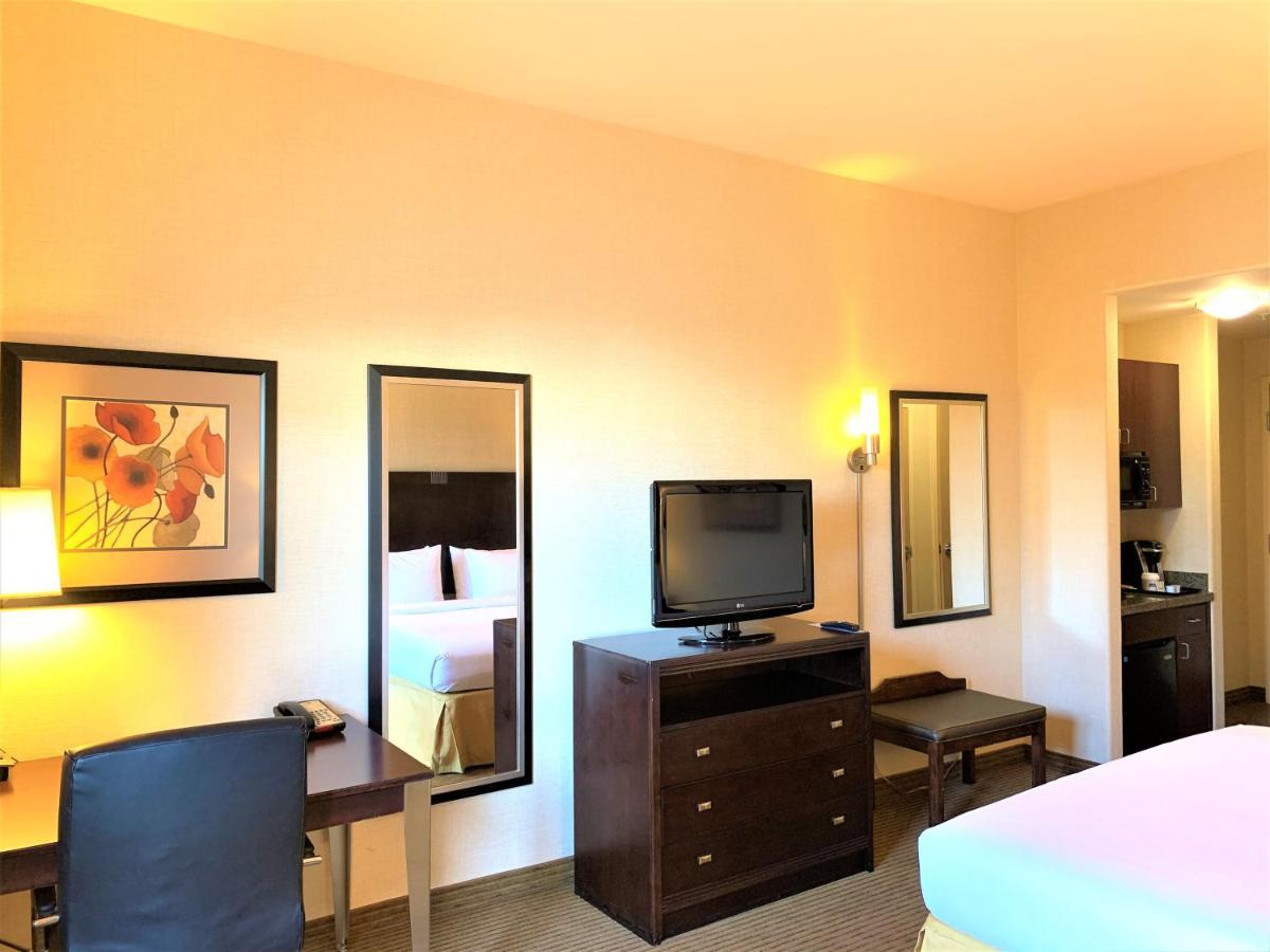 Holiday Inn Express Fresno Northwest - Herndon By Ihg Εξωτερικό φωτογραφία