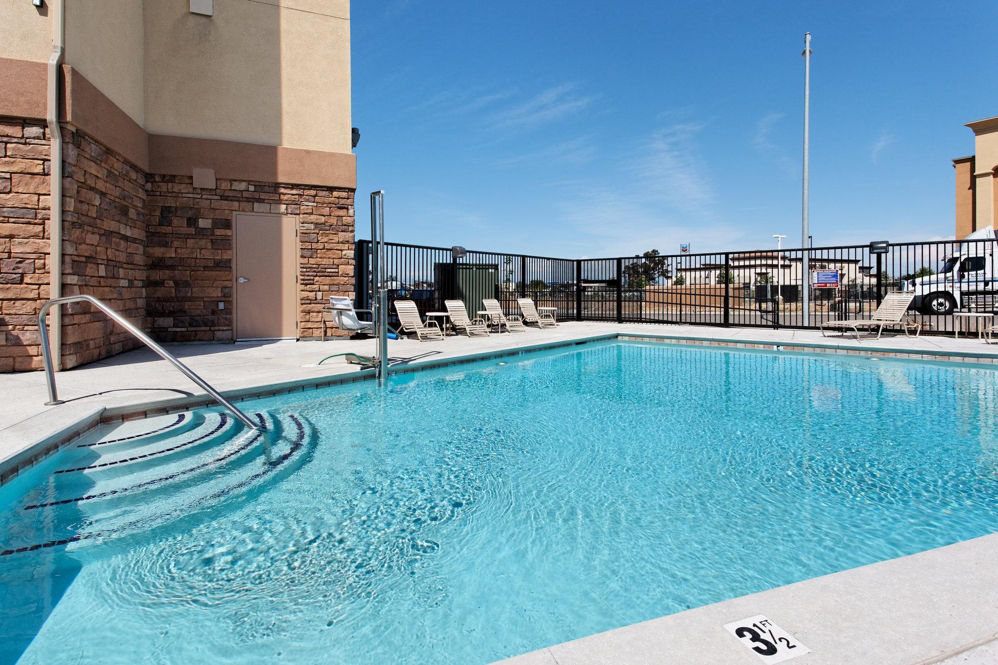 Holiday Inn Express Fresno Northwest - Herndon By Ihg Εξωτερικό φωτογραφία