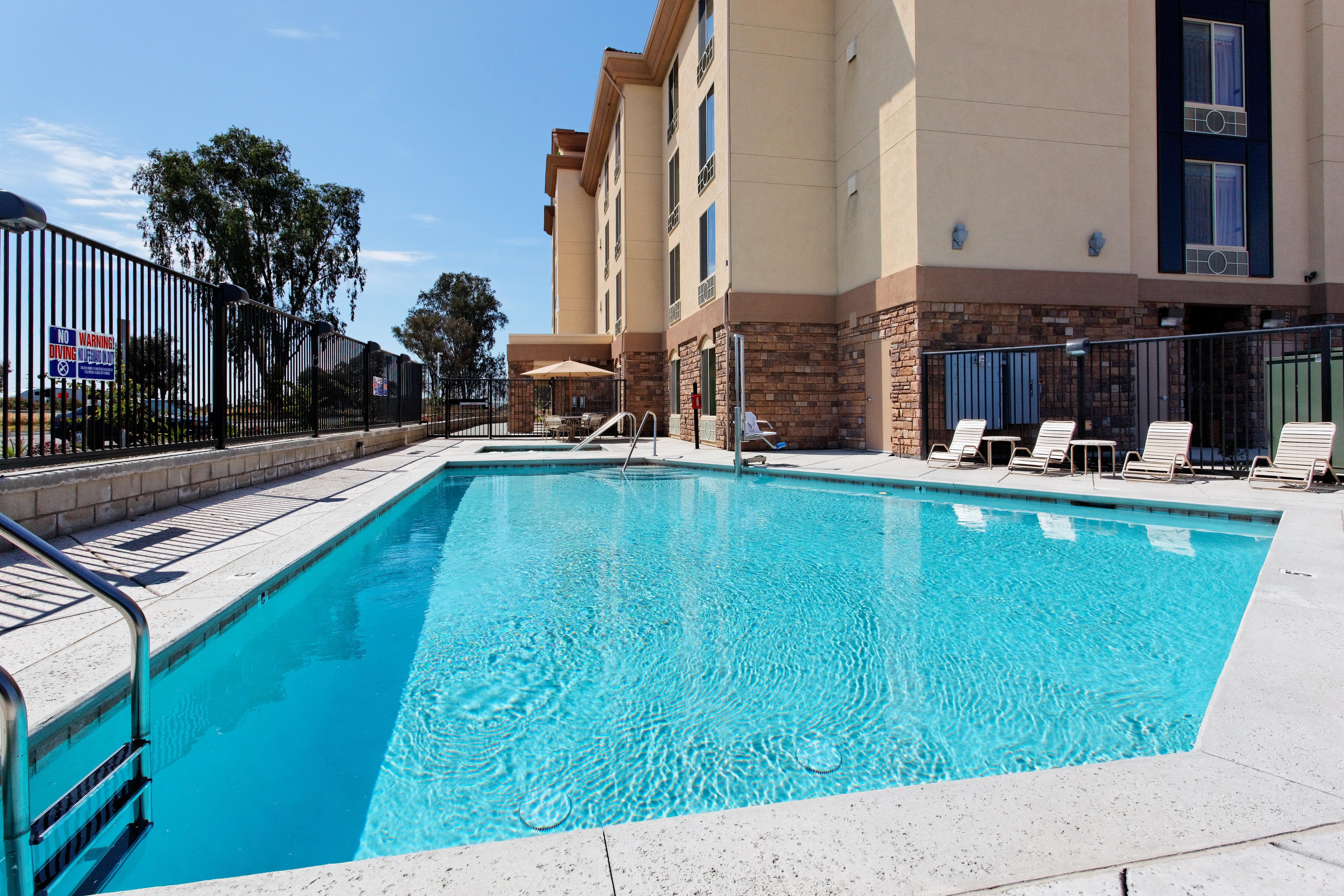 Holiday Inn Express Fresno Northwest - Herndon By Ihg Εξωτερικό φωτογραφία