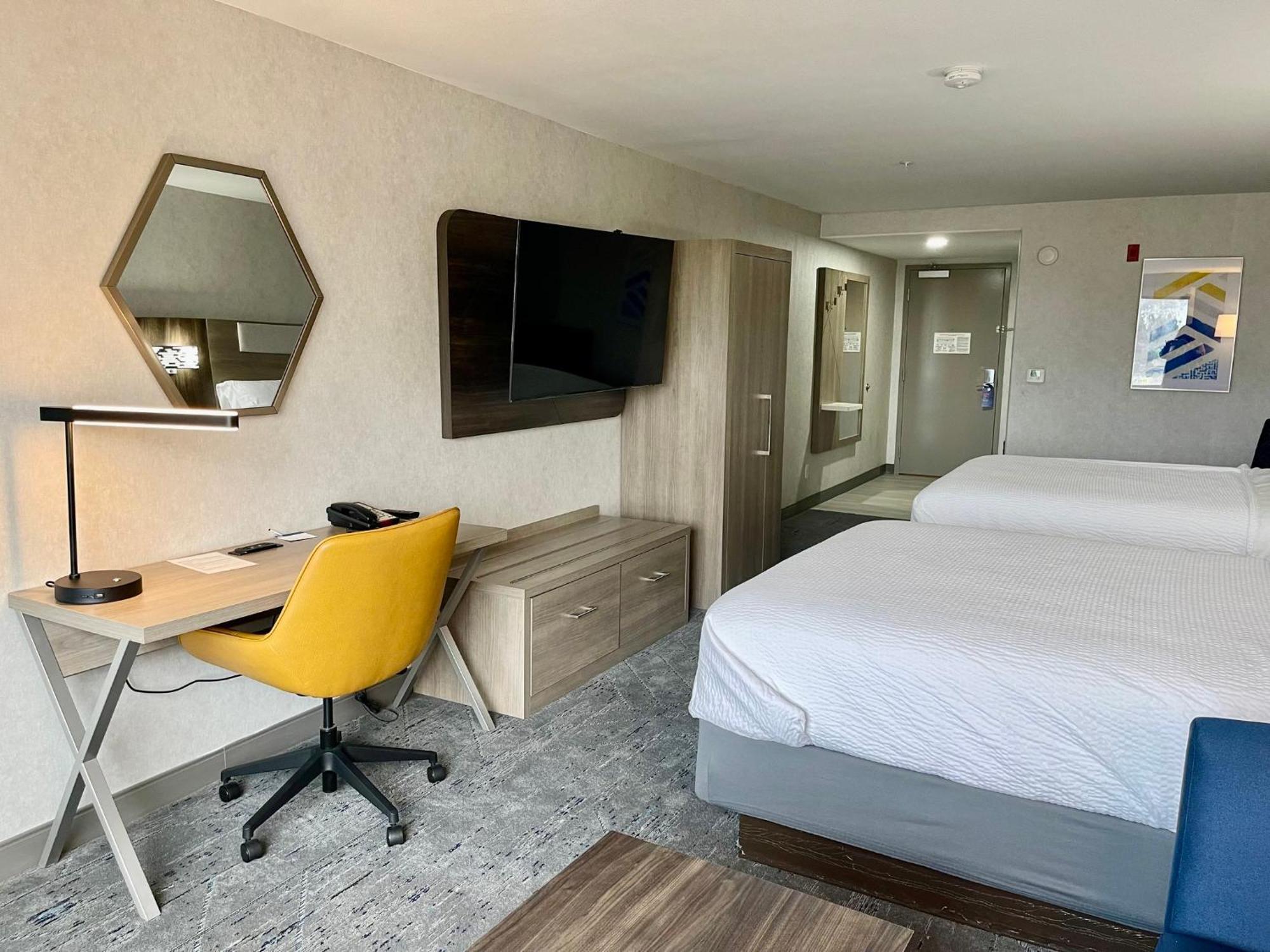 Holiday Inn Express Fresno Northwest - Herndon By Ihg Εξωτερικό φωτογραφία